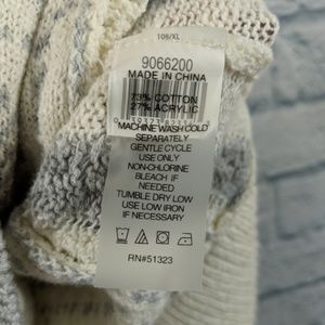 Two by Vince Camuto Sweaters - Two by Vince Camuto Grey Cozy Sweater - XL Two by Vince Camuto Sweaters - Two by Vince Camuto Grey Cozy Sweater - XL